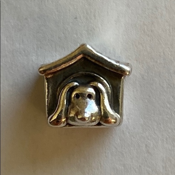 Doghouse w/red enamel heart - Pandora - retired!! - Picture 1 of 7